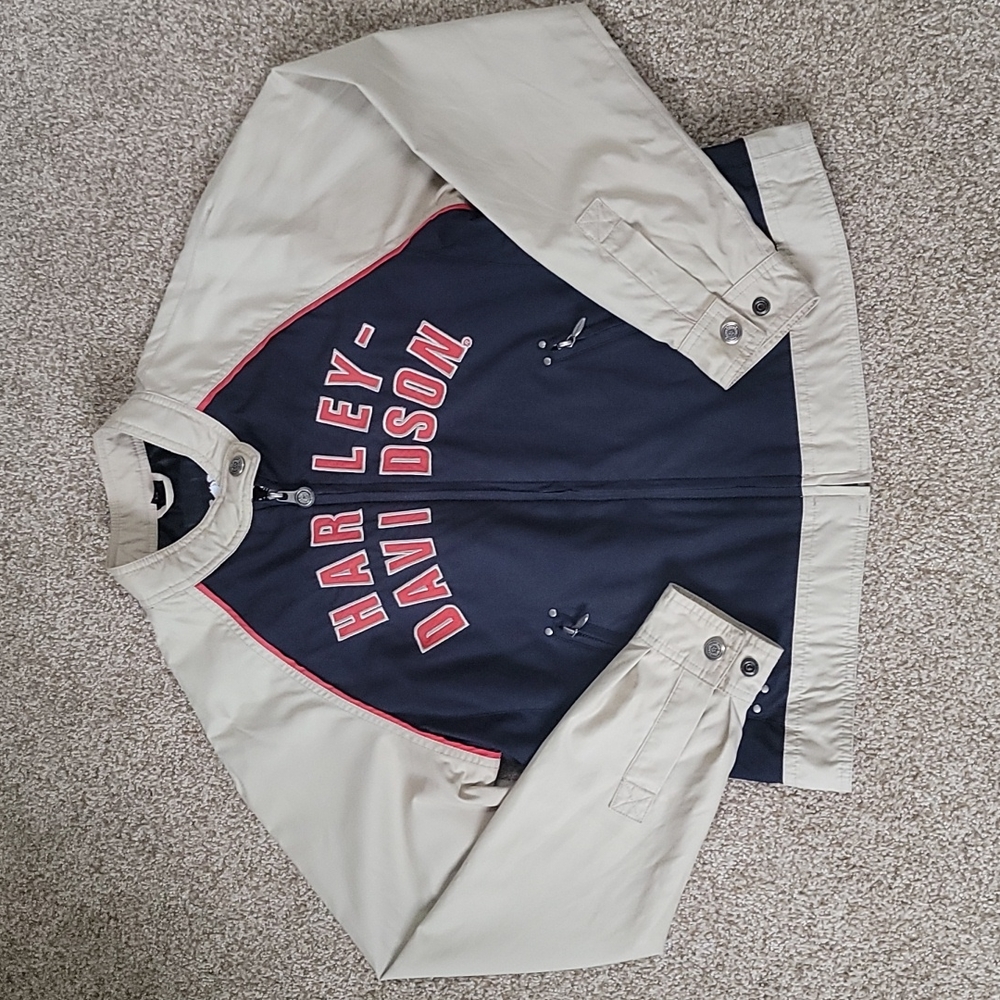 Womans Genuine Harley Davidson Light Jacket.